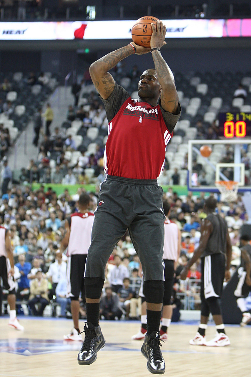 jiuyou.com-拜仁带队取胜！，库里重要时刻比赛局势复杂引发球迷热议-jiuyou.com